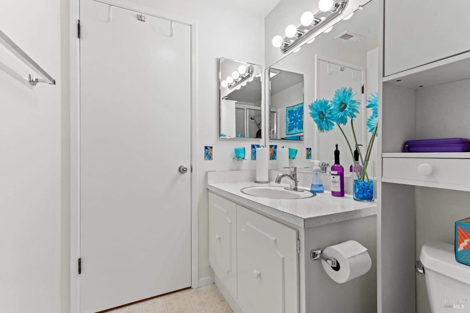 Detail Gallery Image 28 of 34 For 408 White Oak Dr, Santa Rosa,  CA 95409 - 2 Beds | 2 Baths