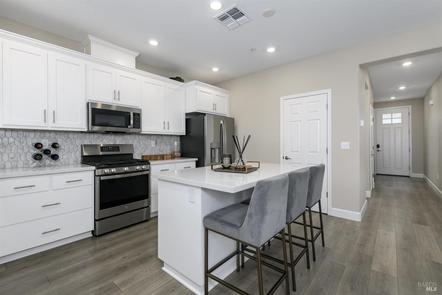 Detail Gallery Image 9 of 40 For 530 Aliki Dr, Vacaville,  CA 95688 - 3 Beds | 2/1 Baths