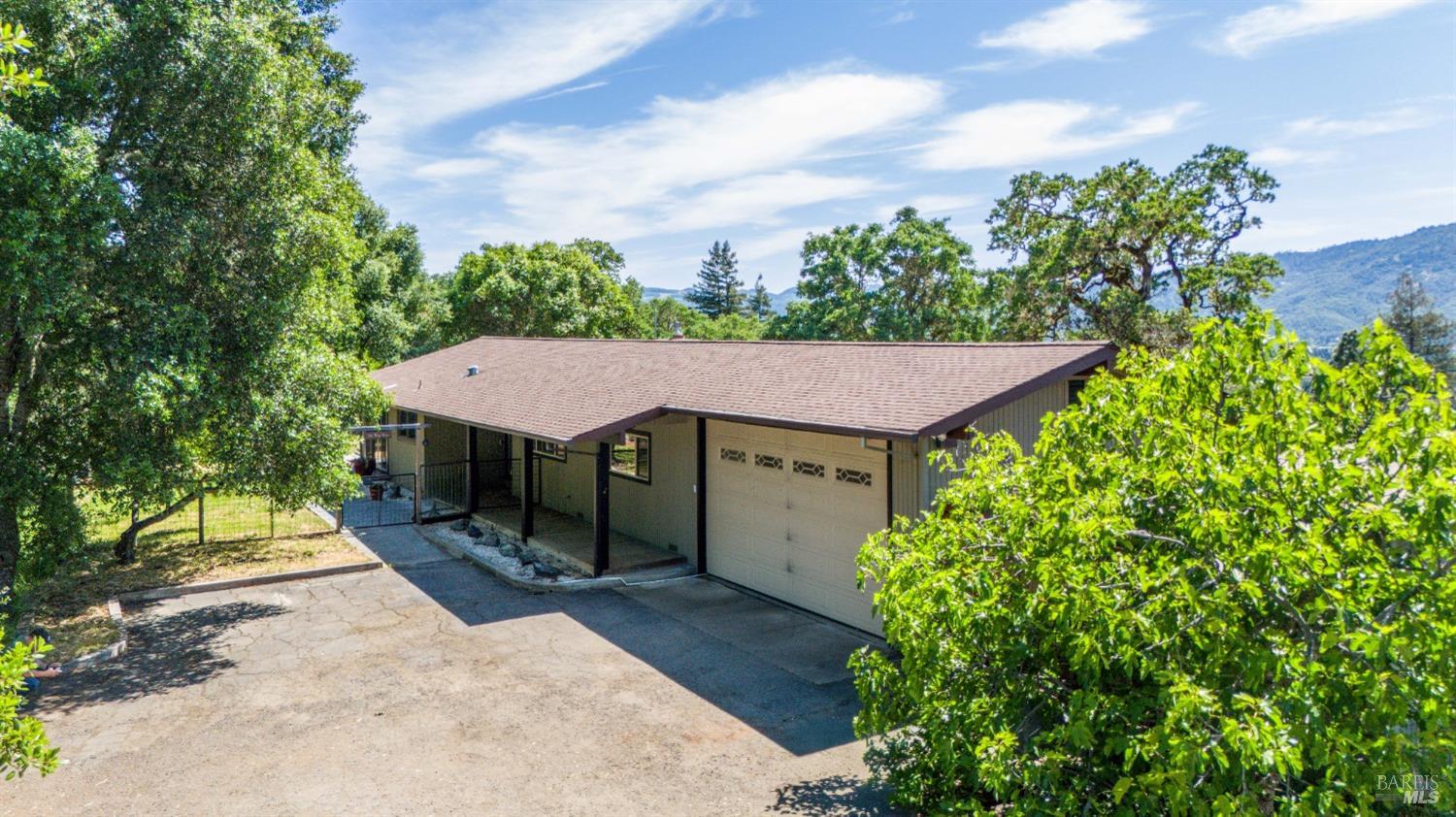 Detail Gallery Image 1 of 35 For 371 Quail Dr, Ukiah,  CA 95482 - 3 Beds | 2 Baths