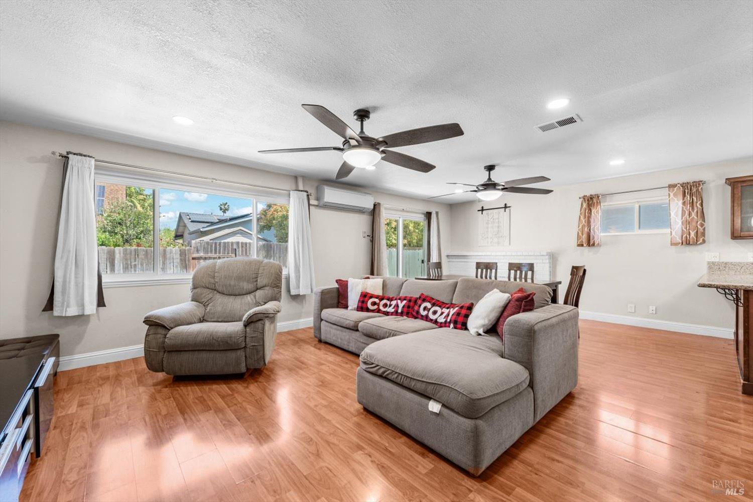 Detail Gallery Image 21 of 52 For 285 Cascade Dr, Vacaville,  CA 95687 - 5 Beds | 3 Baths