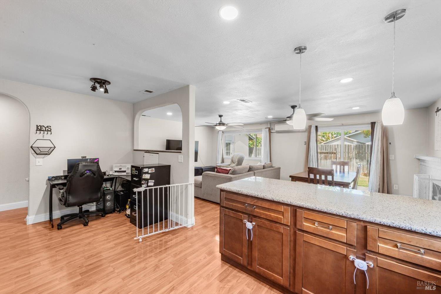 Detail Gallery Image 12 of 52 For 285 Cascade Dr, Vacaville,  CA 95687 - 5 Beds | 3 Baths