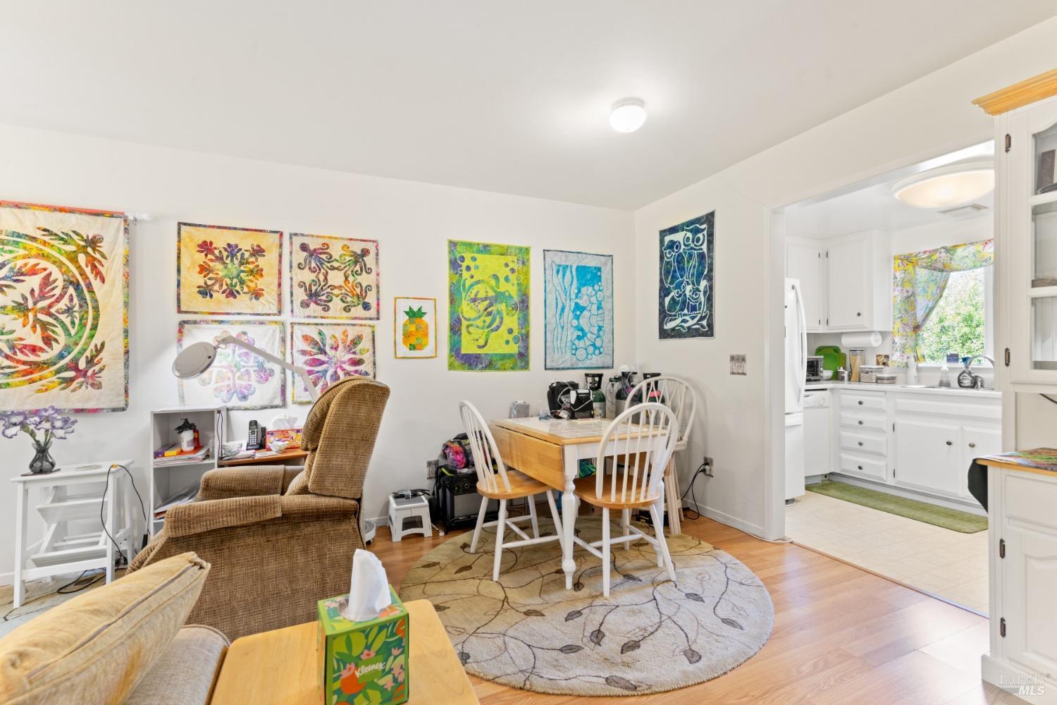 Detail Gallery Image 8 of 34 For 408 White Oak Dr, Santa Rosa,  CA 95409 - 2 Beds | 2 Baths