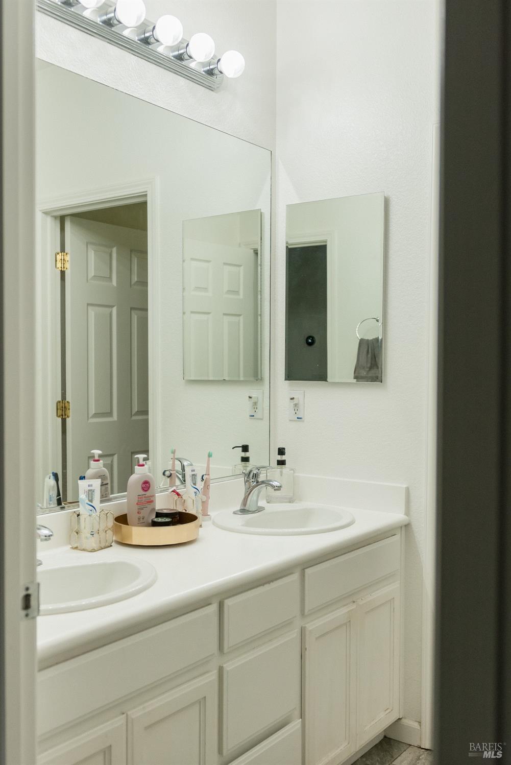 Detail Gallery Image 29 of 34 For 448 Royal Tern Dr, Vacaville,  CA 95687 - 6 Beds | 3 Baths