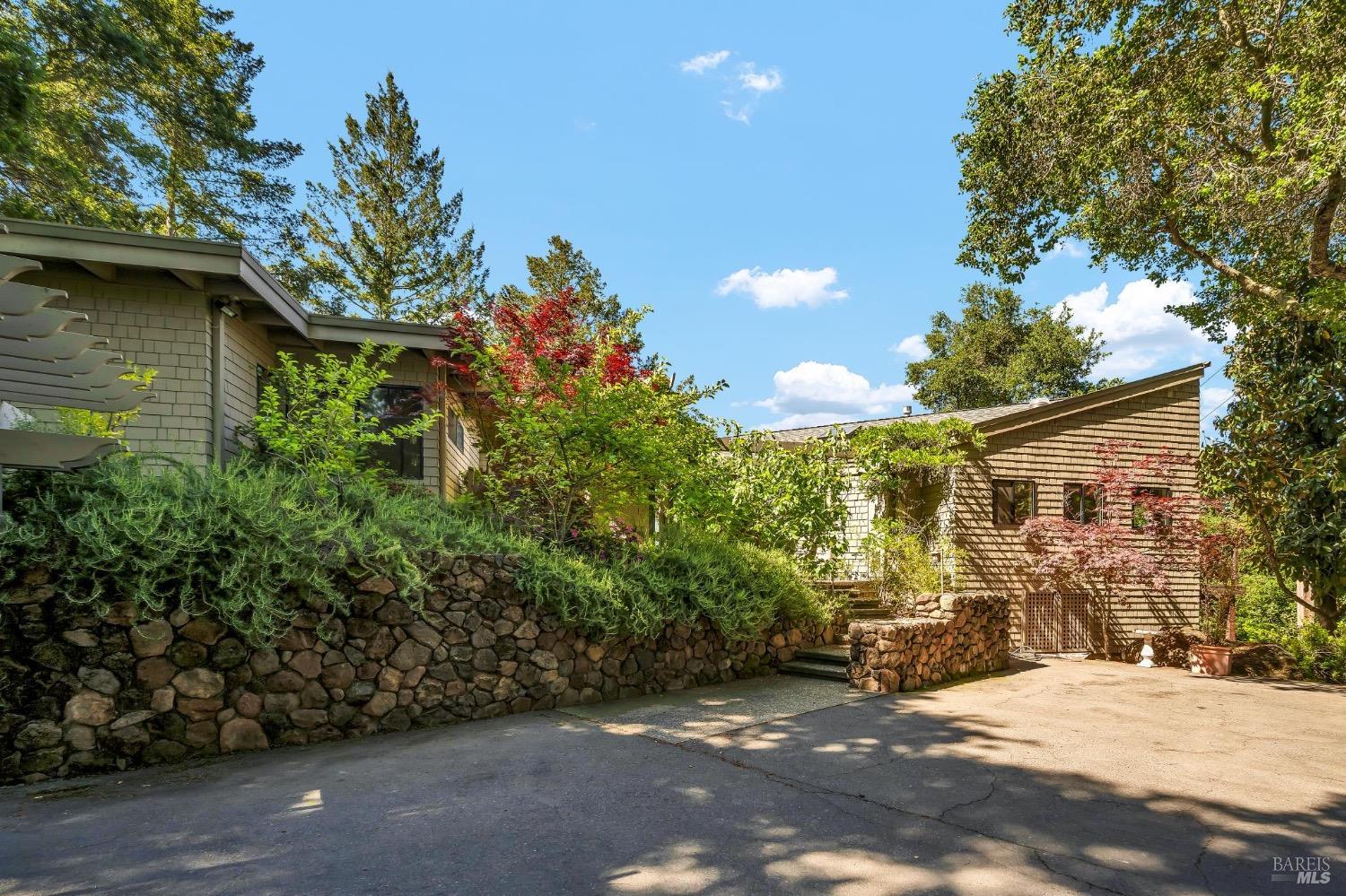 Detail Gallery Image 44 of 49 For 522 Meadowood Ln, Saint Helena,  CA 94574 - 3 Beds | 3 Baths
