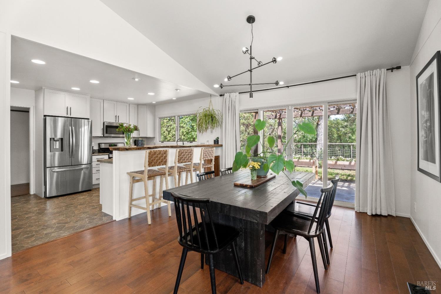 Detail Gallery Image 10 of 35 For 371 Quail Dr, Ukiah,  CA 95482 - 3 Beds | 2 Baths