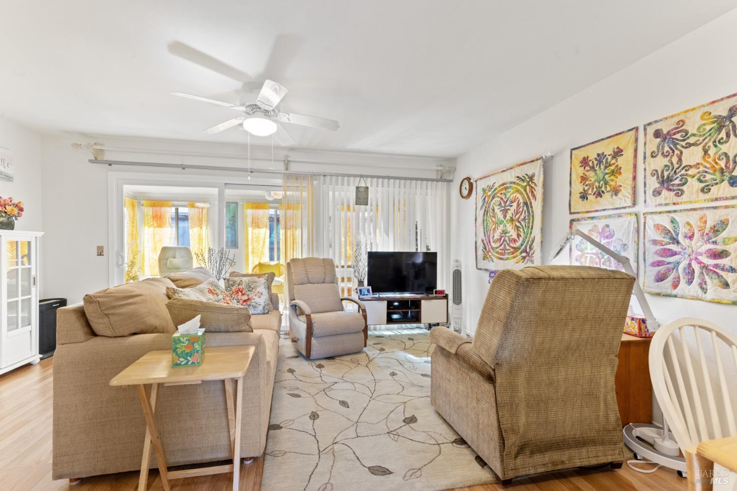 Detail Gallery Image 6 of 34 For 408 White Oak Dr, Santa Rosa,  CA 95409 - 2 Beds | 2 Baths
