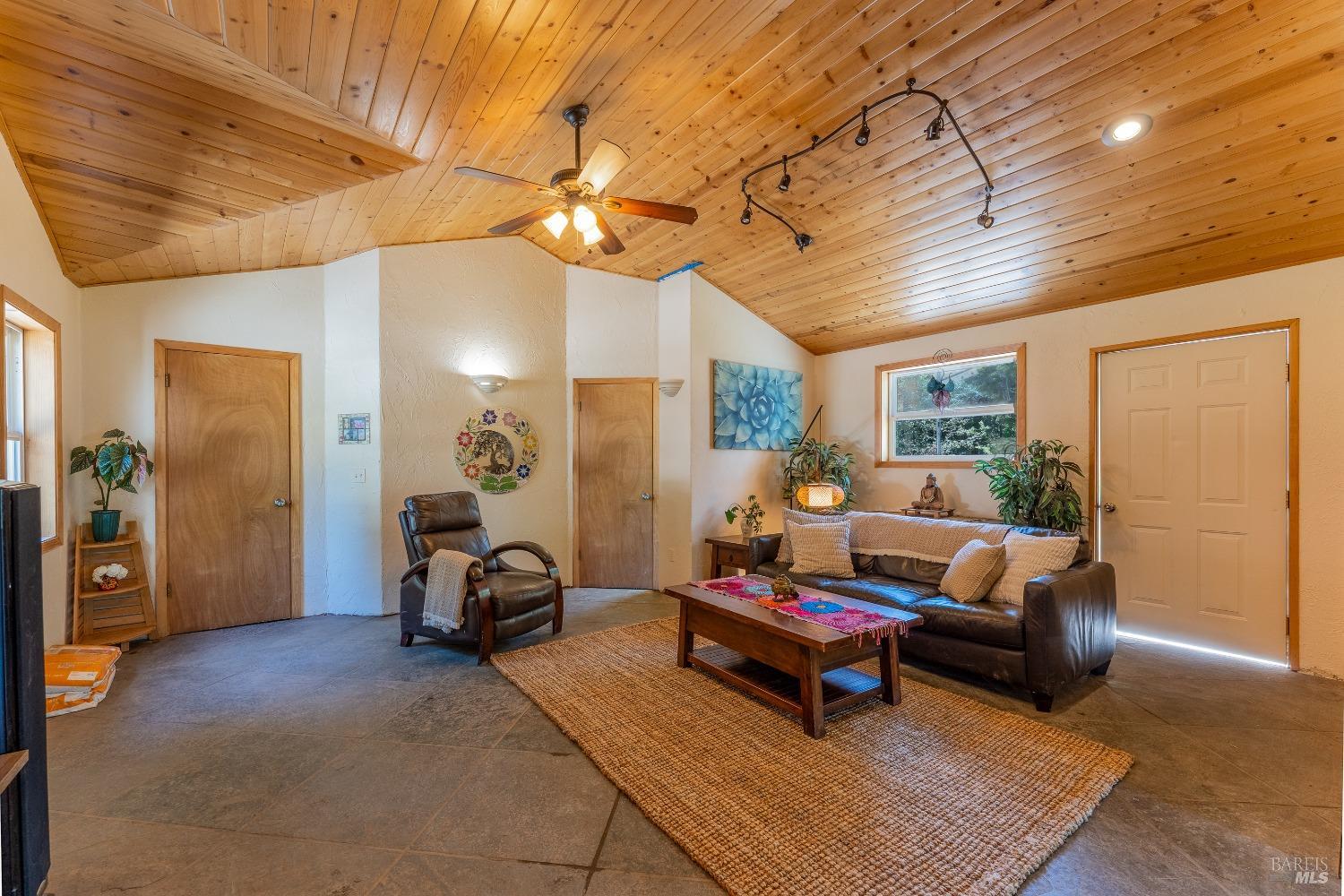Detail Gallery Image 7 of 37 For 32211 Condor Rd, Willits,  CA 95490 - 4 Beds | 2/1 Baths