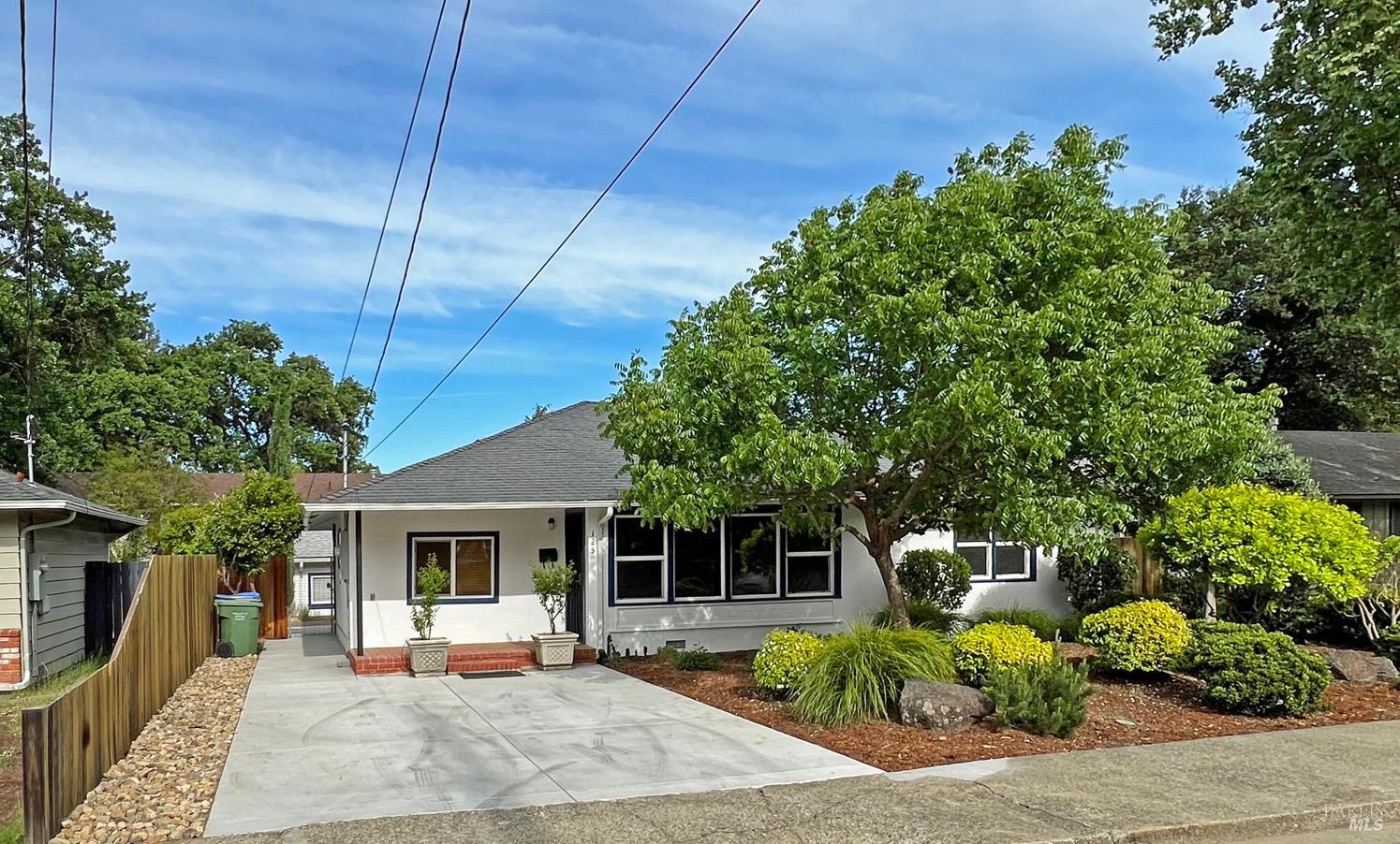 Detail Gallery Image 2 of 29 For 125 Court St, Ukiah,  CA 95482 - 3 Beds | 2 Baths