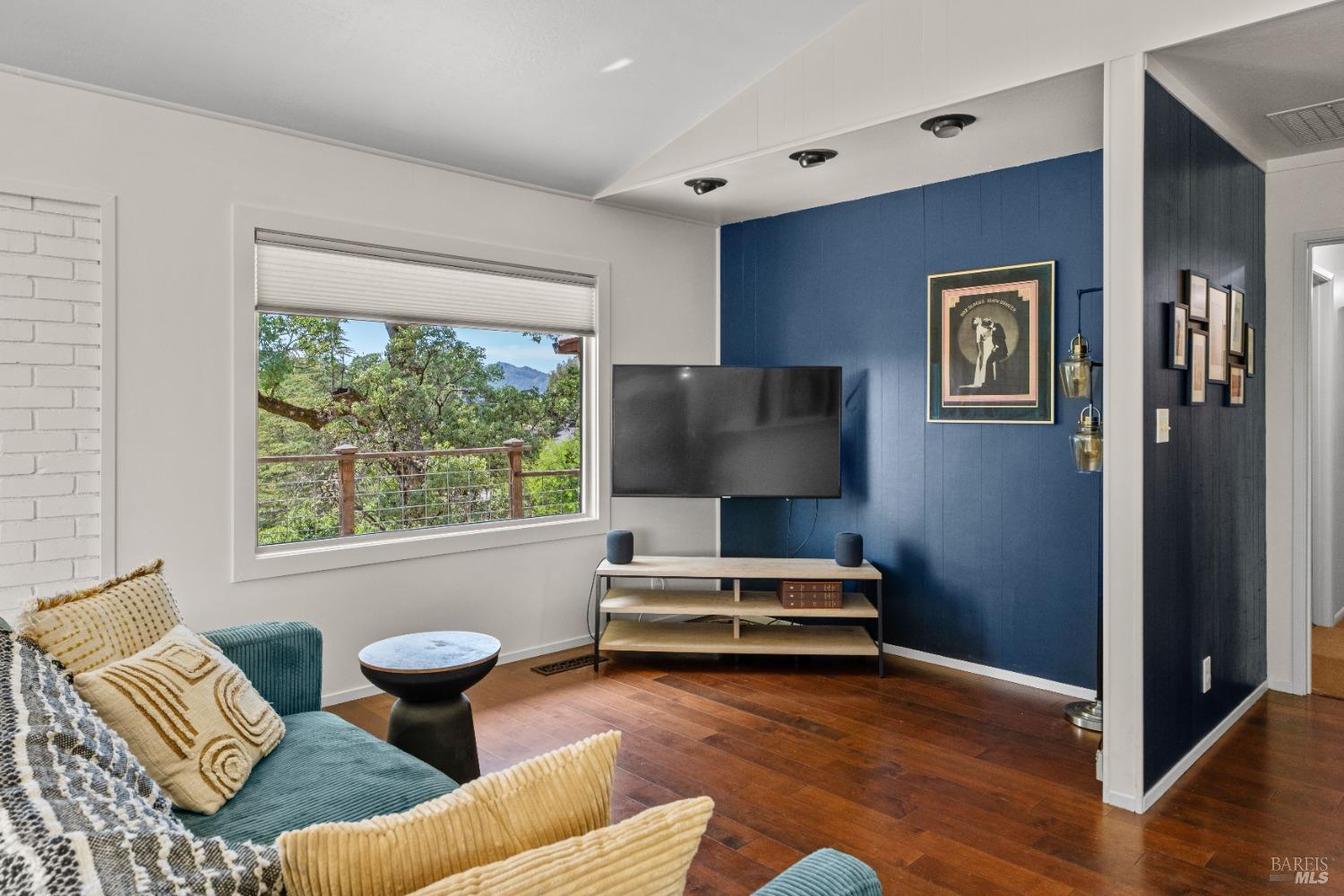 Detail Gallery Image 4 of 35 For 371 Quail Dr, Ukiah,  CA 95482 - 3 Beds | 2 Baths