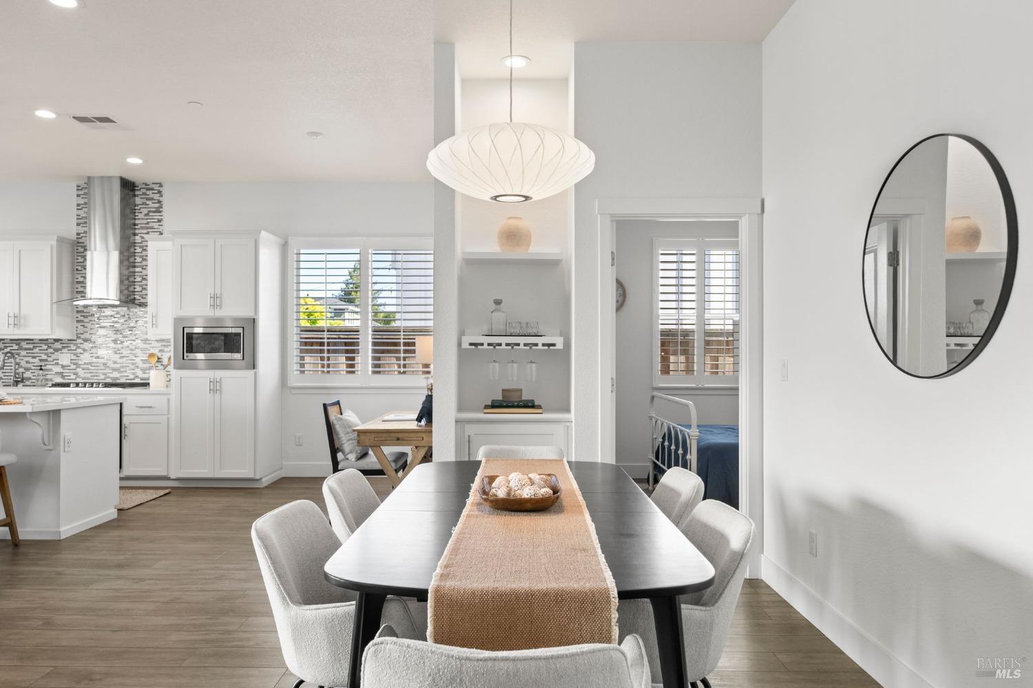 Detail Gallery Image 5 of 39 For 1443 Acorn Way, Windsor,  CA 95492 - 3 Beds | 2 Baths