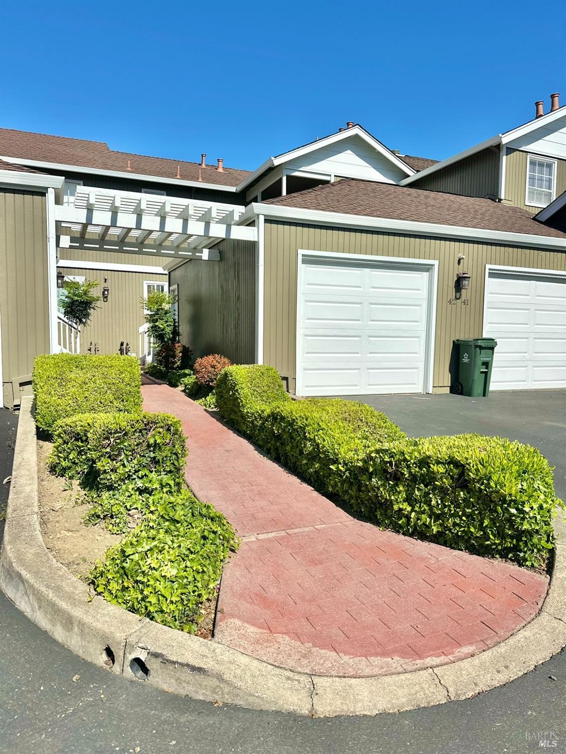 Detail Gallery Image 1 of 32 For 565 Lori Dr #42,  Benicia,  CA 94510 - 1 Beds | 1 Baths