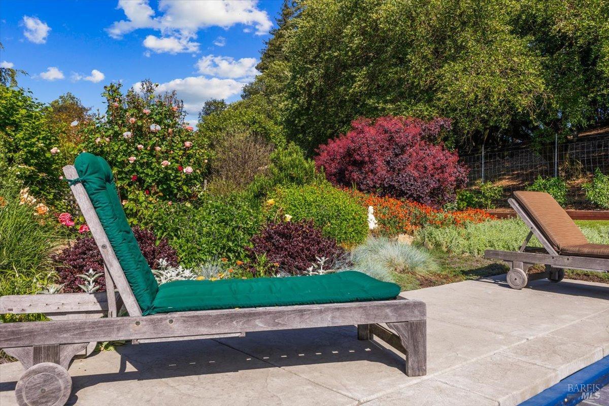 Detail Gallery Image 56 of 71 For 100 Zachary Ln, Santa Rosa,  CA 95404 - 3 Beds | 4 Baths