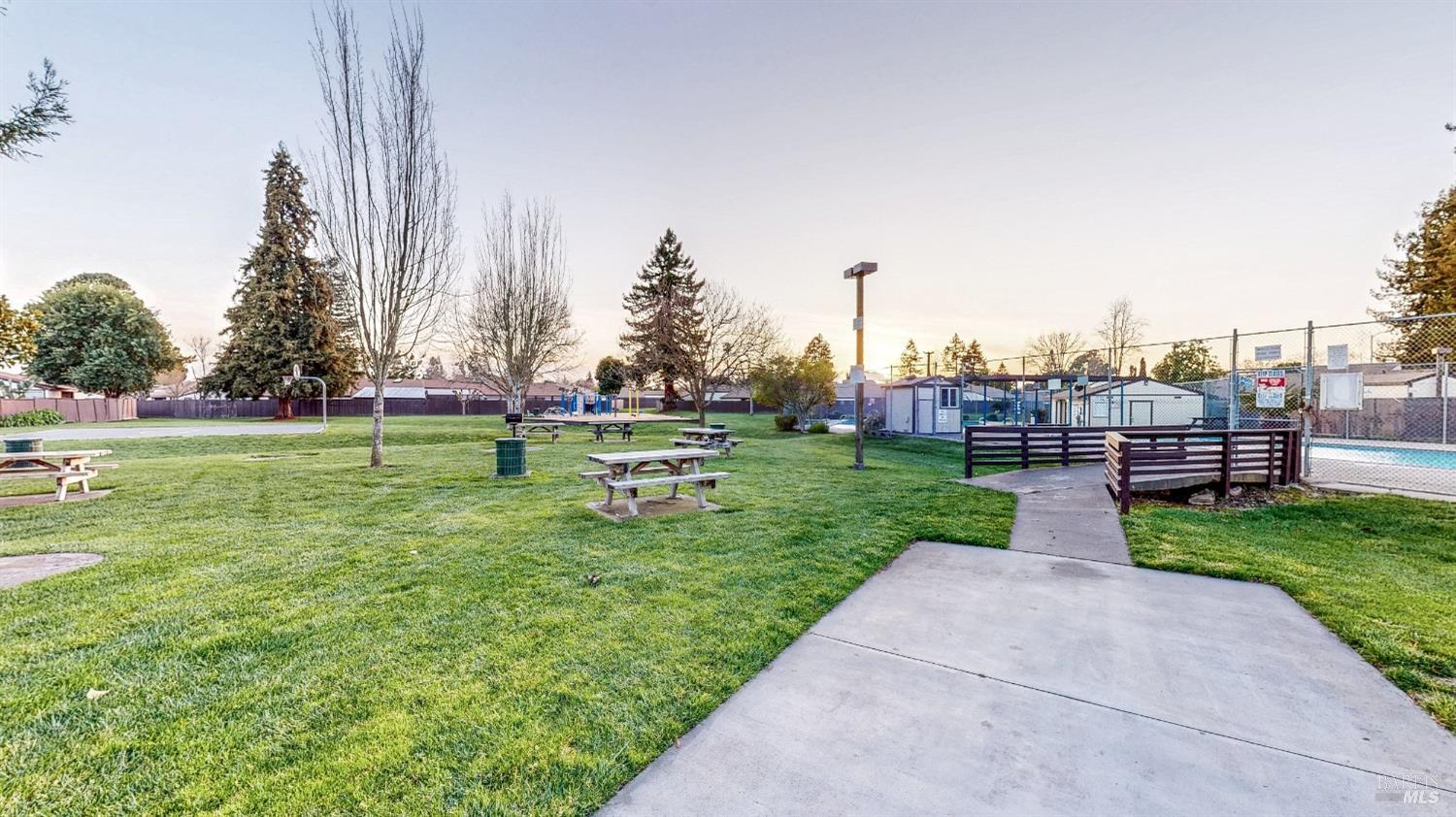 Detail Gallery Image 20 of 25 For 727 Rockwell Pl, Santa Rosa,  CA 95401 - 2 Beds | 1/1 Baths