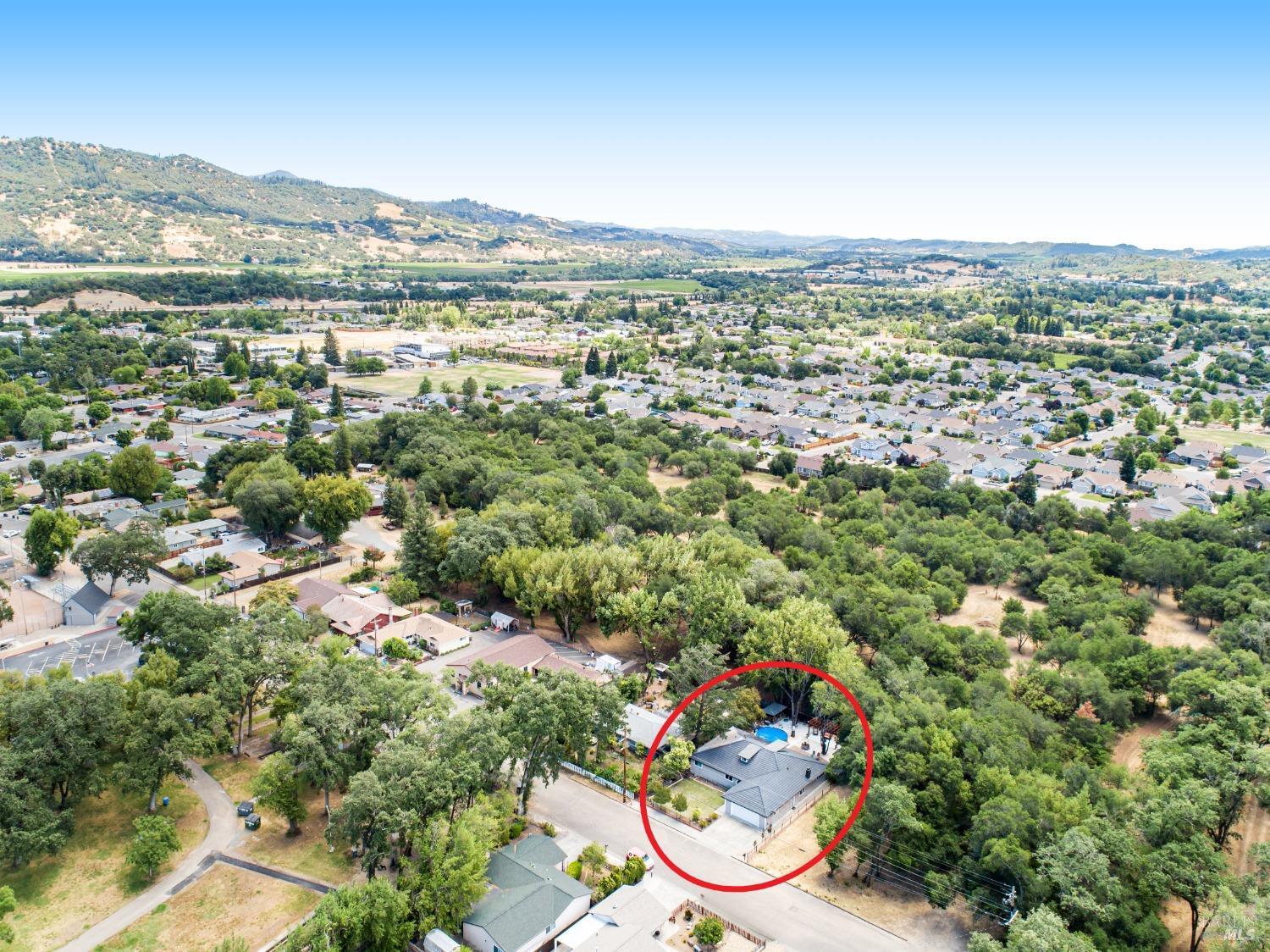 Detail Gallery Image 5 of 41 For 585 W 2nd St, Cloverdale,  CA 95425 - 4 Beds | 2 Baths