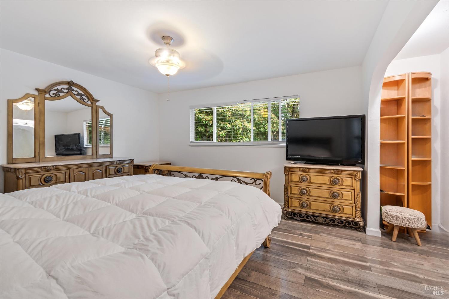 Detail Gallery Image 4 of 41 For 585 W 2nd St, Cloverdale,  CA 95425 - 4 Beds | 2 Baths
