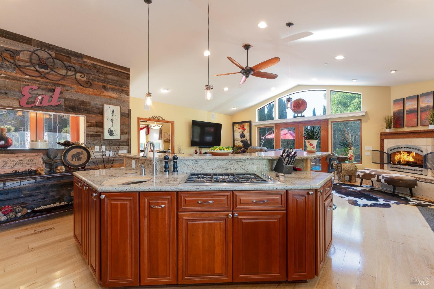 Detail Gallery Image 12 of 59 For 605 Park Blvd, Ukiah,  CA 95482 - 4 Beds | 3 Baths