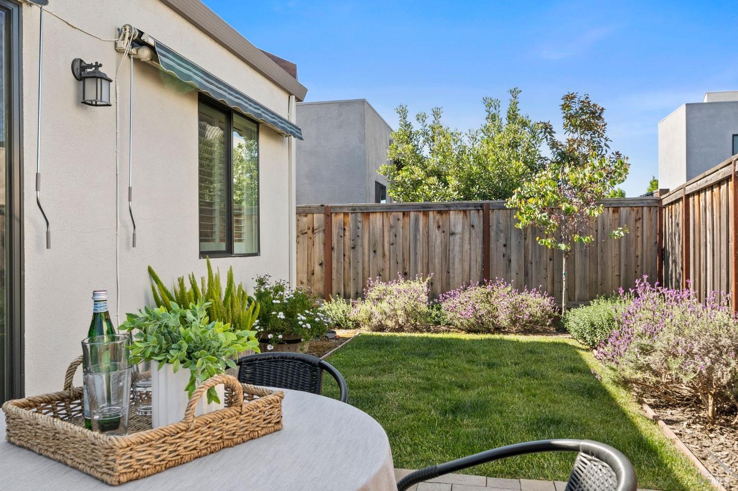 Detail Gallery Image 25 of 39 For 1443 Acorn Way, Windsor,  CA 95492 - 3 Beds | 2 Baths