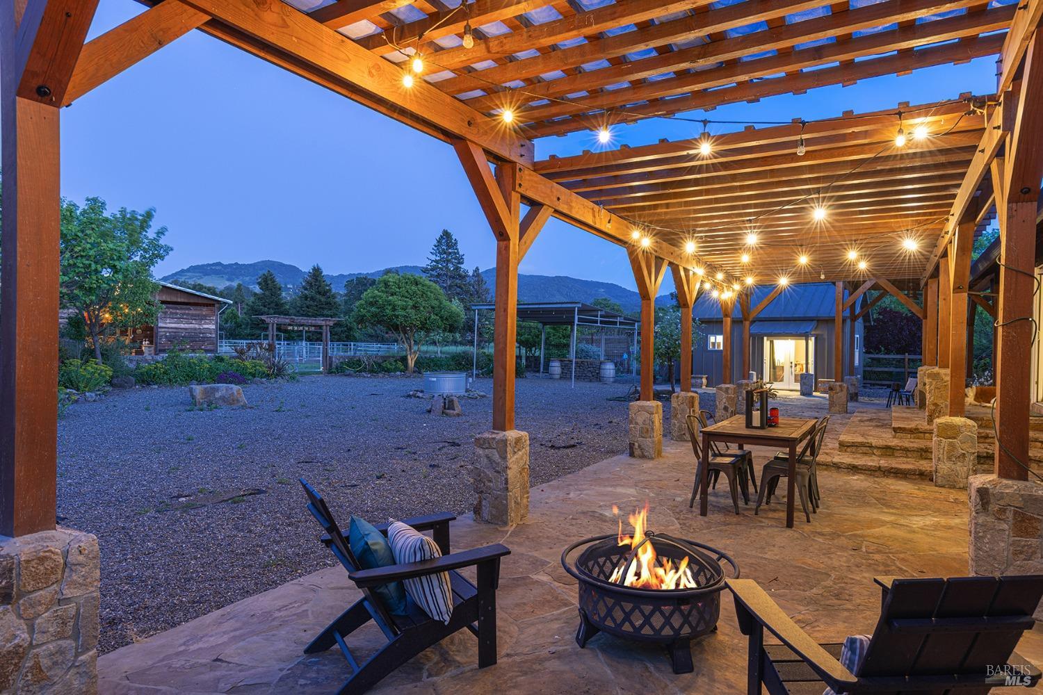 Detail Gallery Image 11 of 81 For 1040 Berry Ln, Napa,  CA 94558 - 2 Beds | 2/1 Baths