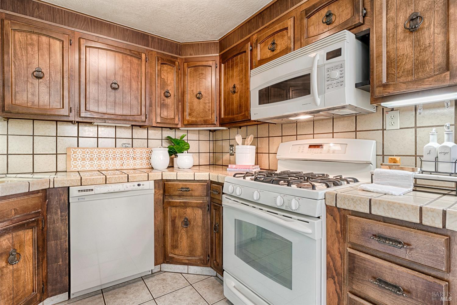 Detail Gallery Image 9 of 27 For 539 Badger St, Healdsburg,  CA 95448 - 3 Beds | 2 Baths