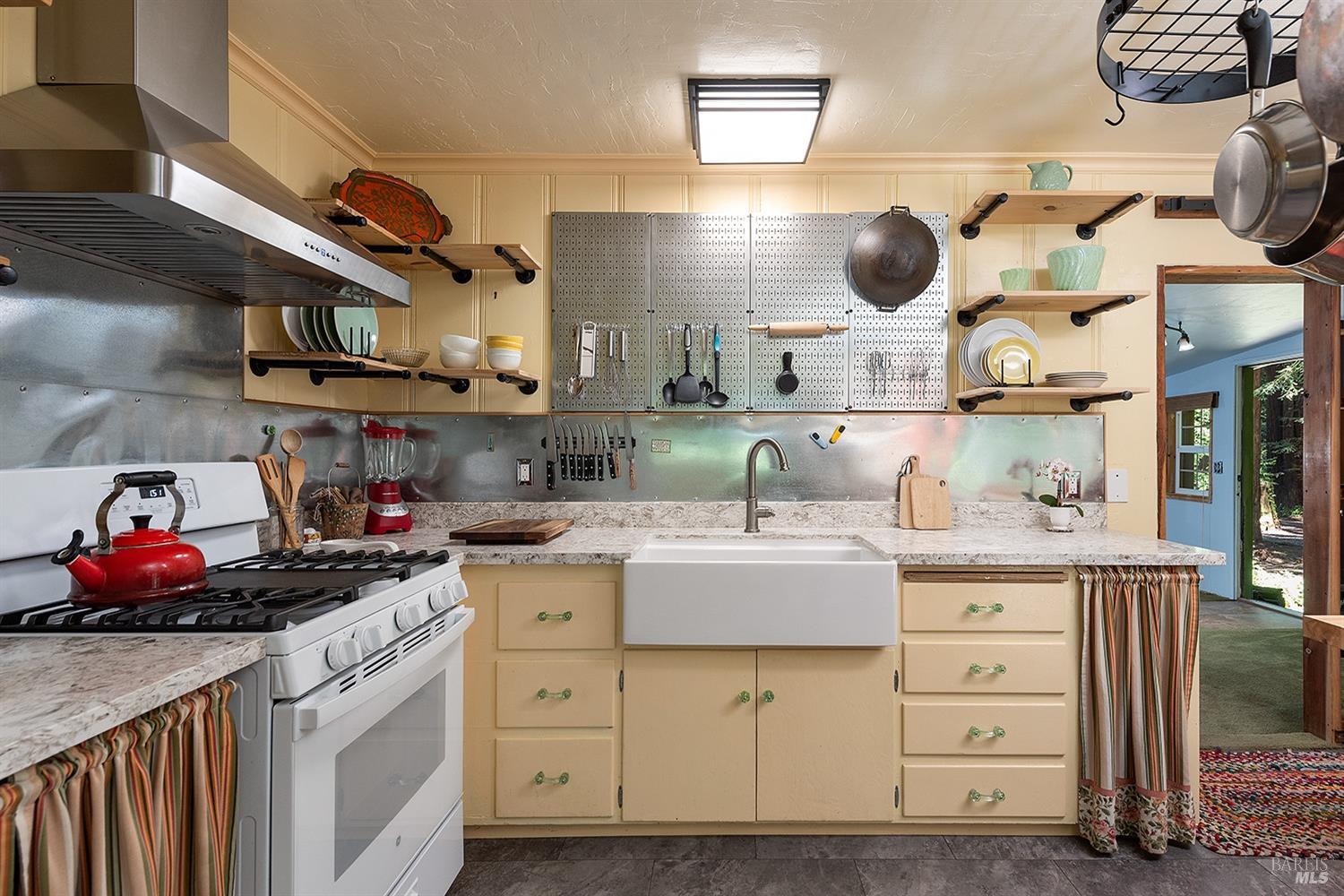 Detail Gallery Image 8 of 47 For 10 Wildwood Ln, Cazadero,  CA 95421 - 1 Beds | 1 Baths