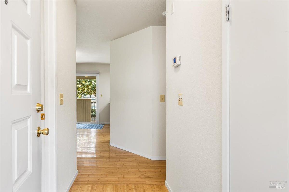 Detail Gallery Image 4 of 31 For 2579 Westberry Dr, Santa Rosa,  CA 95403 - 2 Beds | 2 Baths
