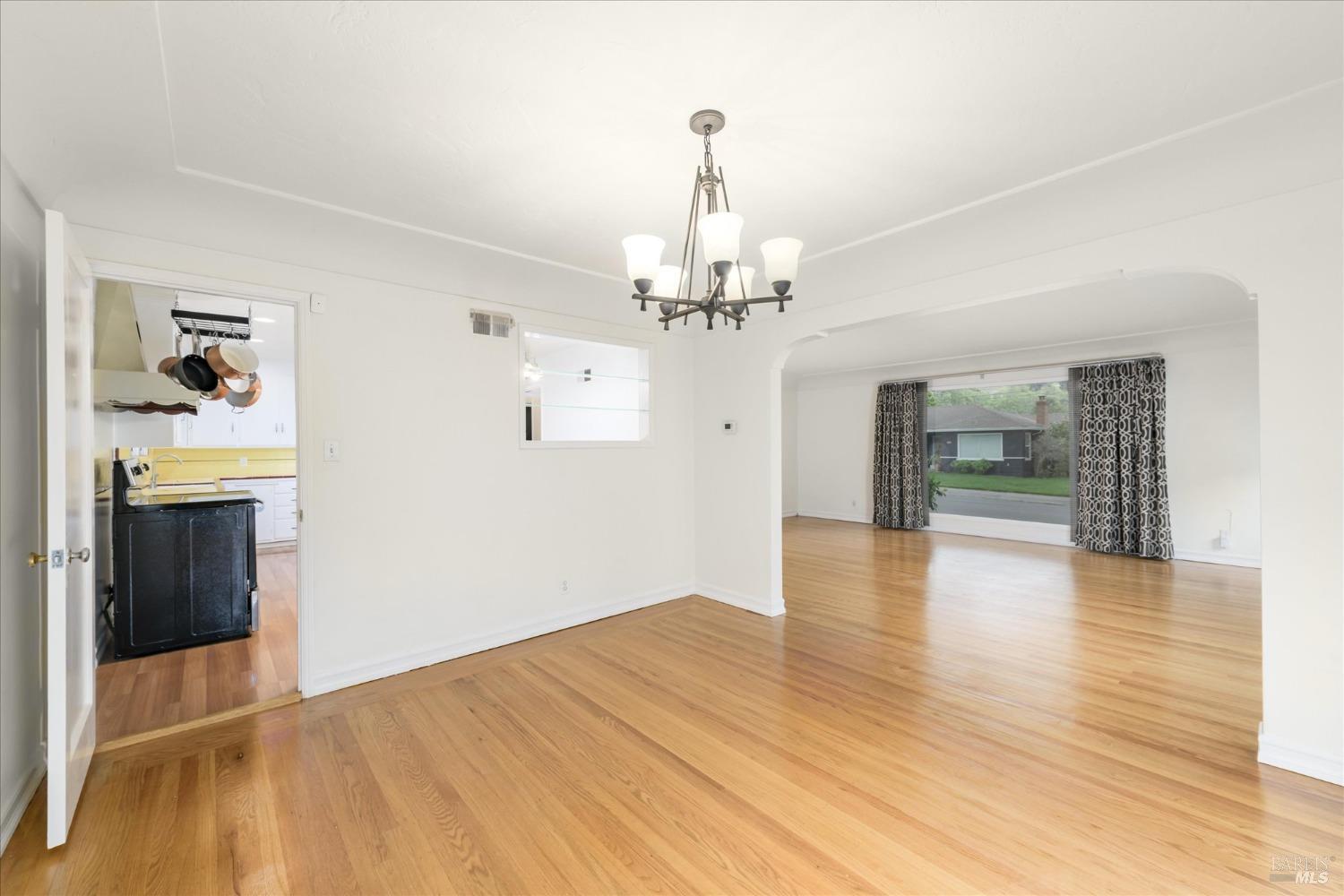 Detail Gallery Image 11 of 36 For 1361 Mariposa St, Vallejo,  CA 94590 - 3 Beds | 2 Baths