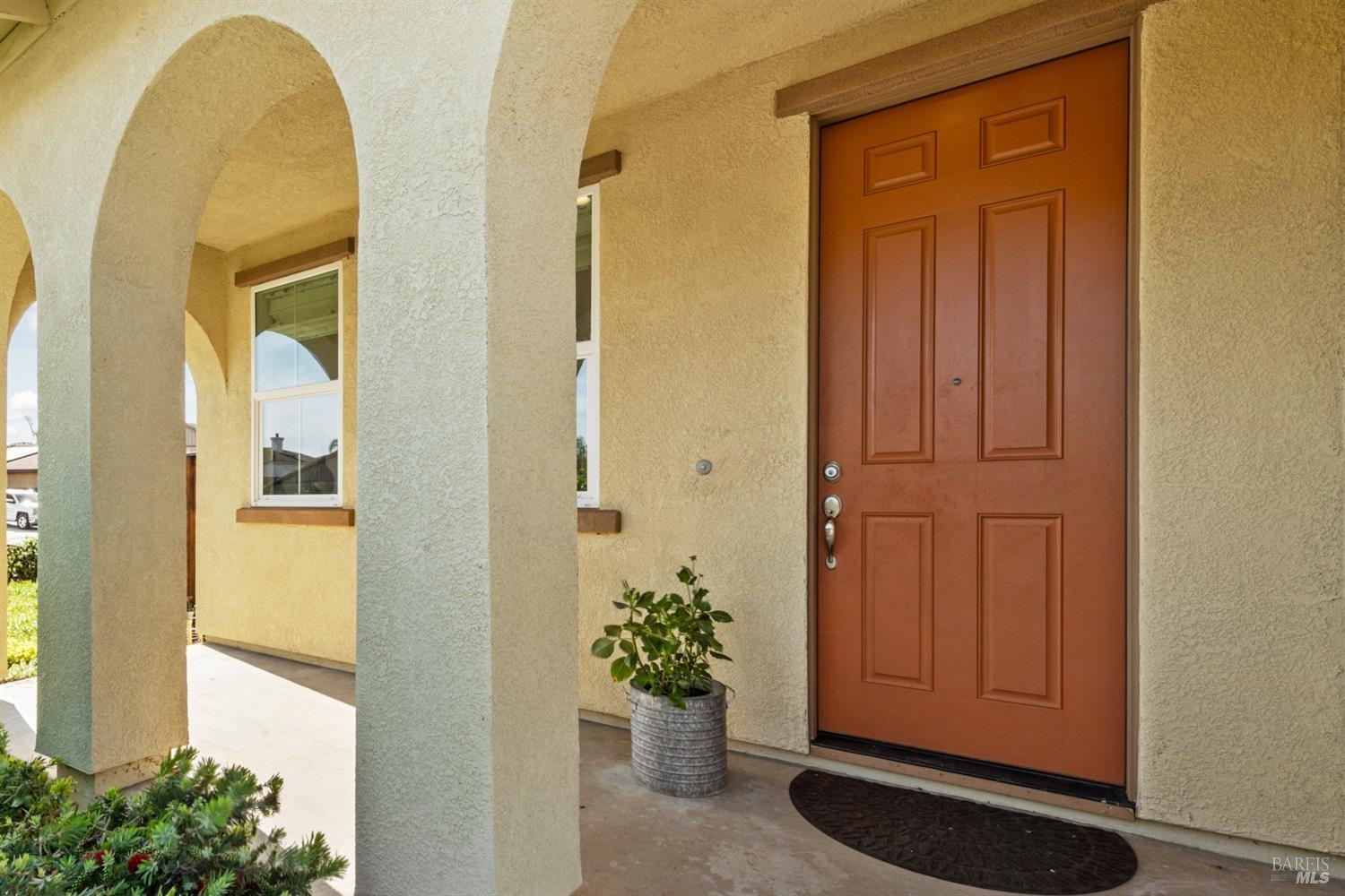 Detail Gallery Image 3 of 36 For 1085 Legion Ct, Dixon,  CA 95620 - 5 Beds | 2/1 Baths