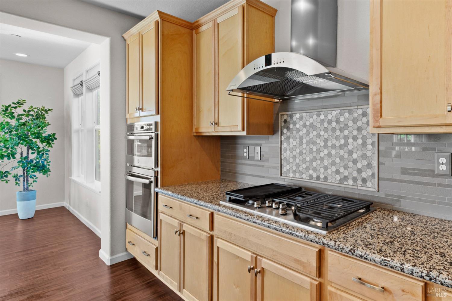 Detail Gallery Image 9 of 36 For 1085 Legion Ct, Dixon,  CA 95620 - 5 Beds | 2/1 Baths