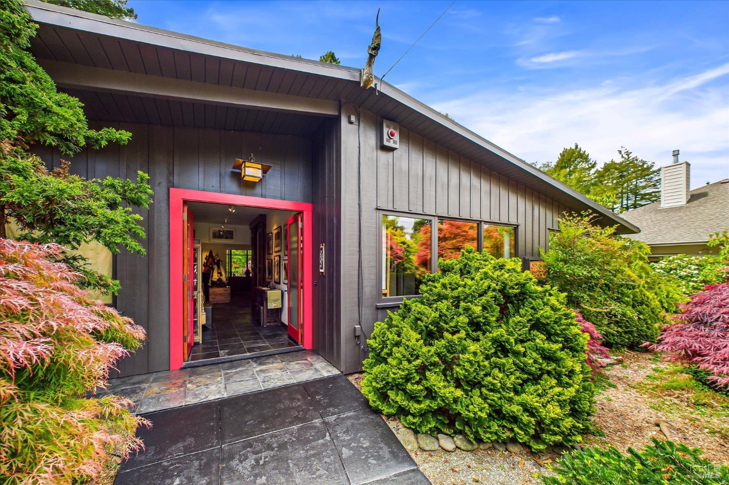 Detail Gallery Image 4 of 78 For 2300 S St, Eureka,  CA 95501 - 4 Beds | 3 Baths