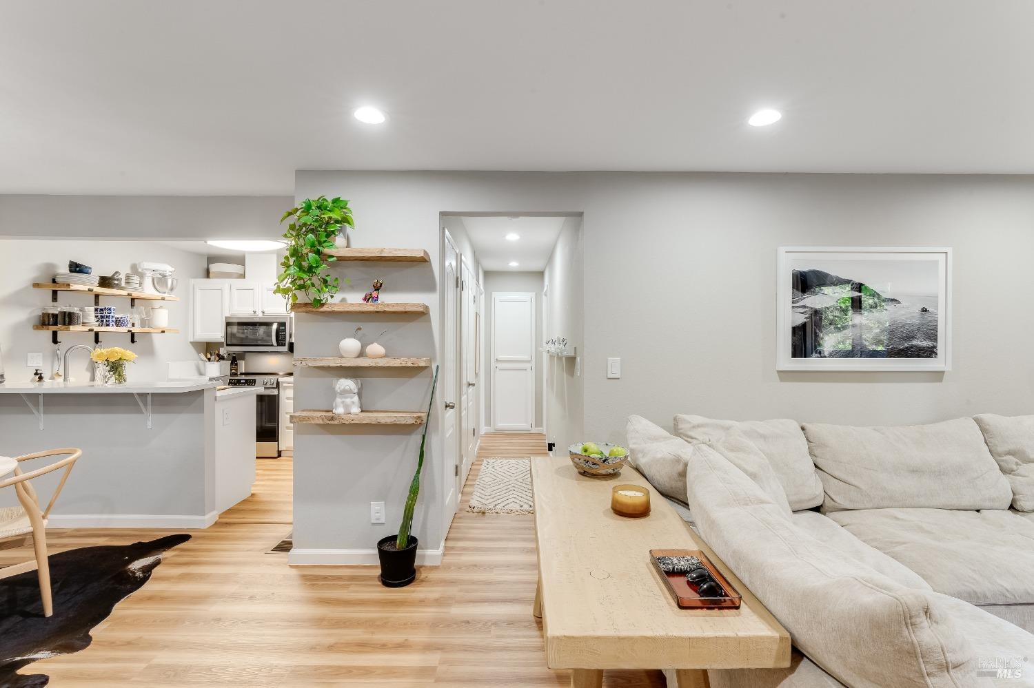 Detail Gallery Image 3 of 34 For 5455 Kirkwood Dr #B4,  Concord,  CA 94521 - 1 Beds | 1 Baths