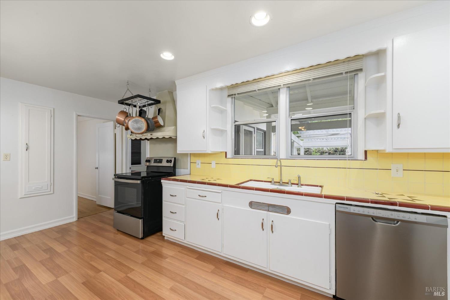 Detail Gallery Image 14 of 36 For 1361 Mariposa St, Vallejo,  CA 94590 - 3 Beds | 2 Baths