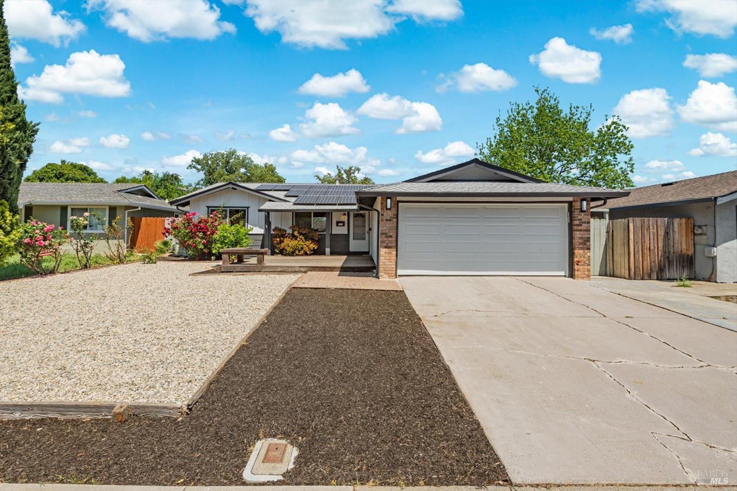 Detail Gallery Image 1 of 52 For 285 Cascade Dr, Vacaville,  CA 95687 - 5 Beds | 3 Baths
