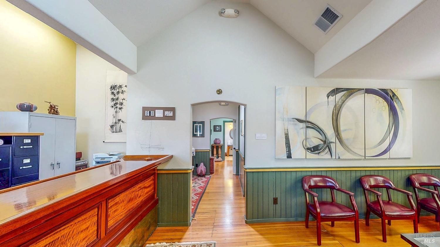 Detail Gallery Image 8 of 27 For 733 Healdsburg Ave, Healdsburg,  CA 95448 - 3 Beds | 2/2 Baths