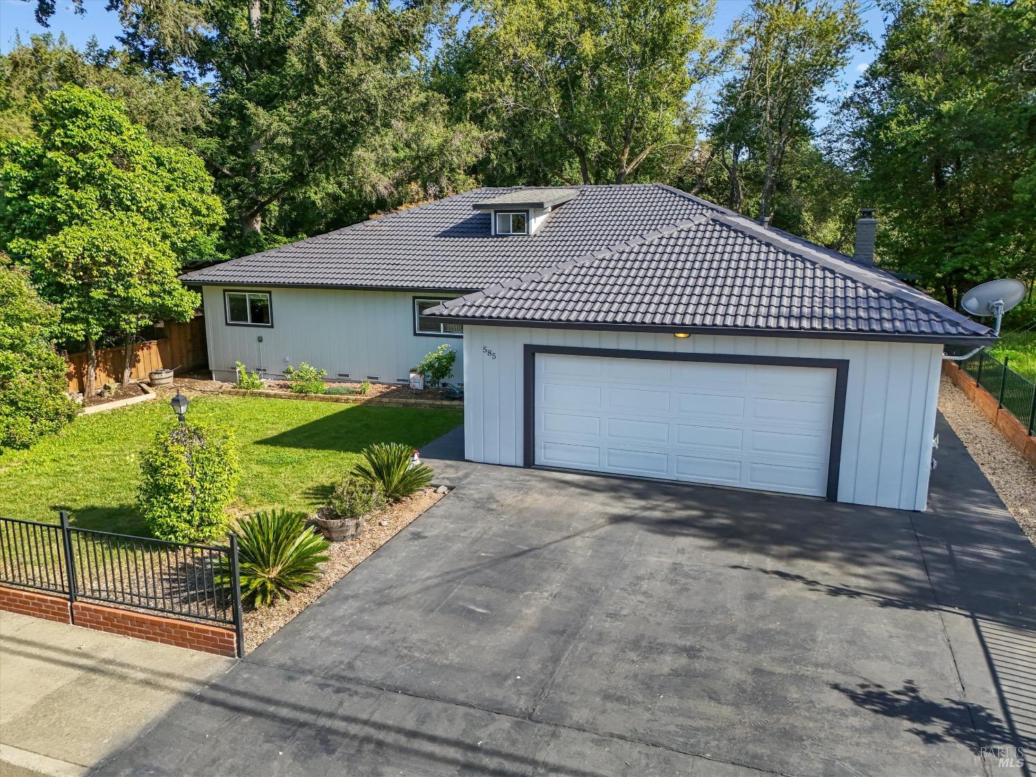 Detail Gallery Image 7 of 41 For 585 W 2nd St, Cloverdale,  CA 95425 - 4 Beds | 2 Baths