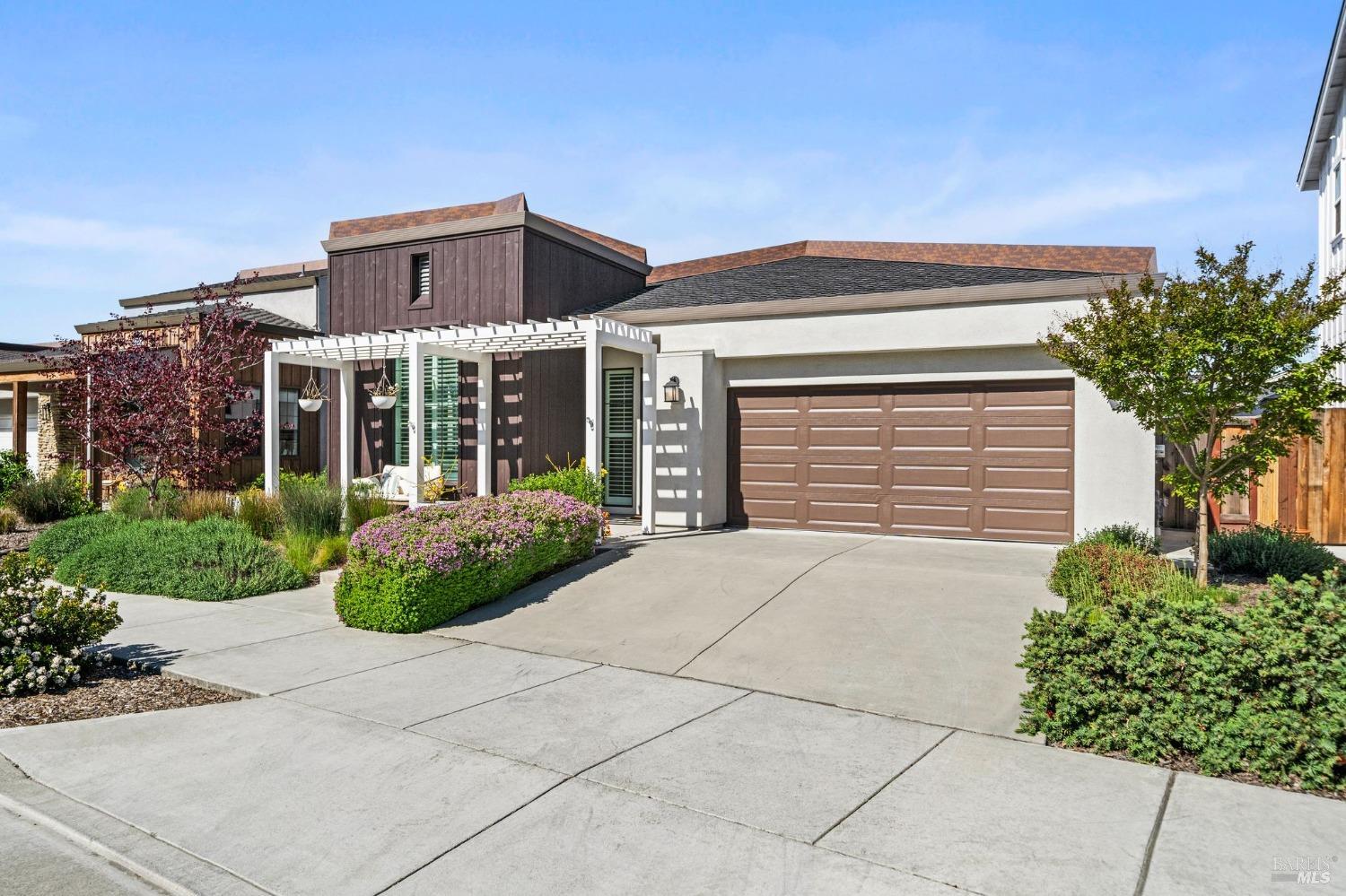 Detail Gallery Image 1 of 39 For 1443 Acorn Way, Windsor,  CA 95492 - 3 Beds | 2 Baths