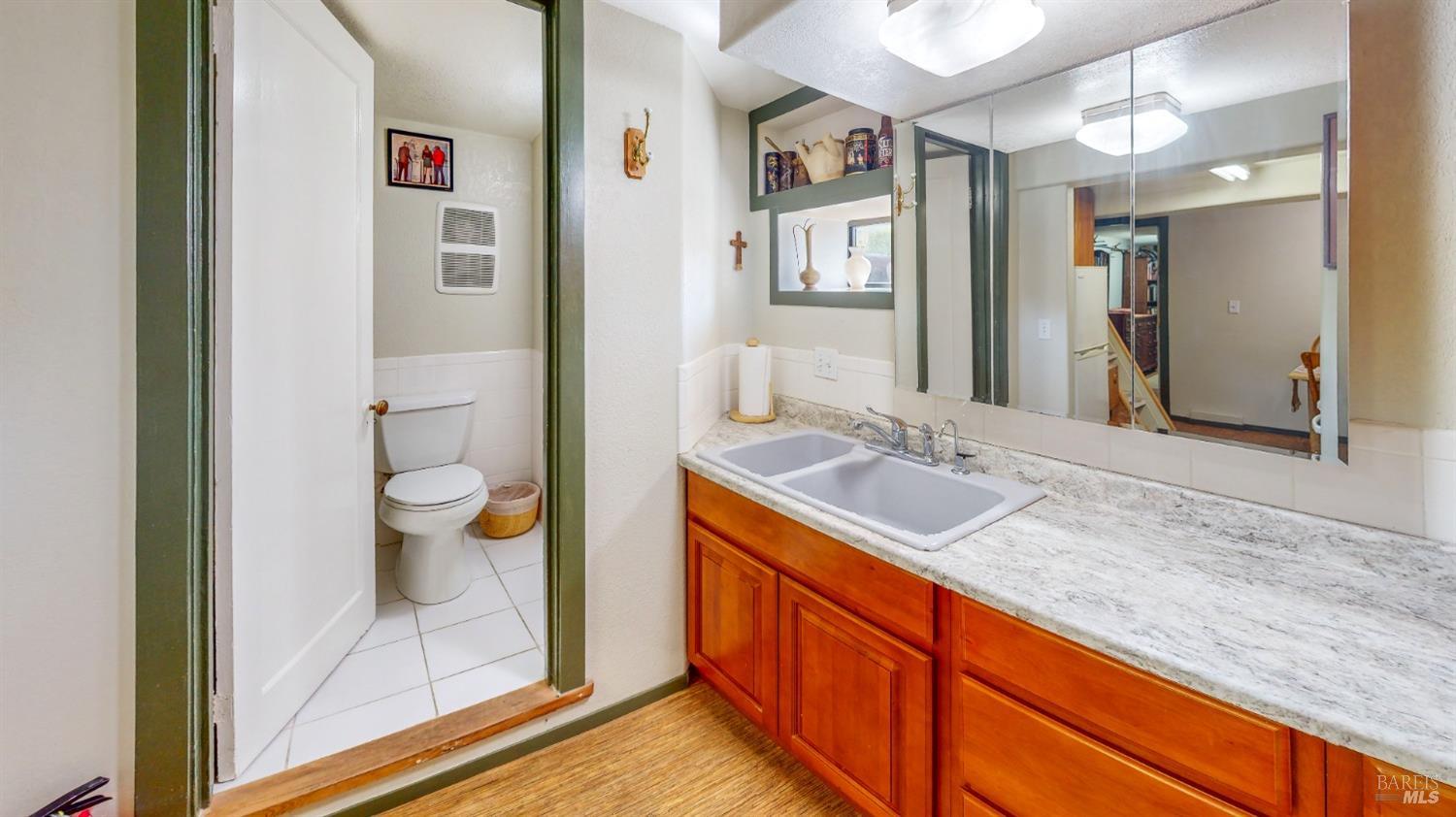 Detail Gallery Image 15 of 27 For 733 Healdsburg Ave, Healdsburg,  CA 95448 - 3 Beds | 2/2 Baths