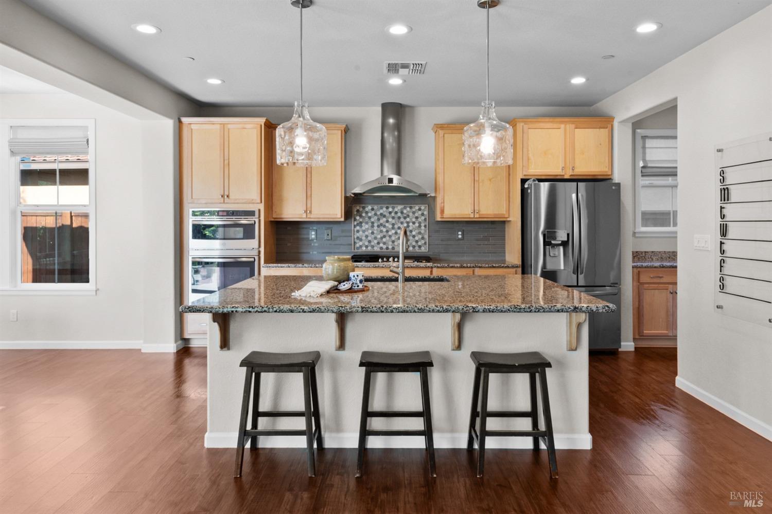 Detail Gallery Image 10 of 36 For 1085 Legion Ct, Dixon,  CA 95620 - 5 Beds | 2/1 Baths
