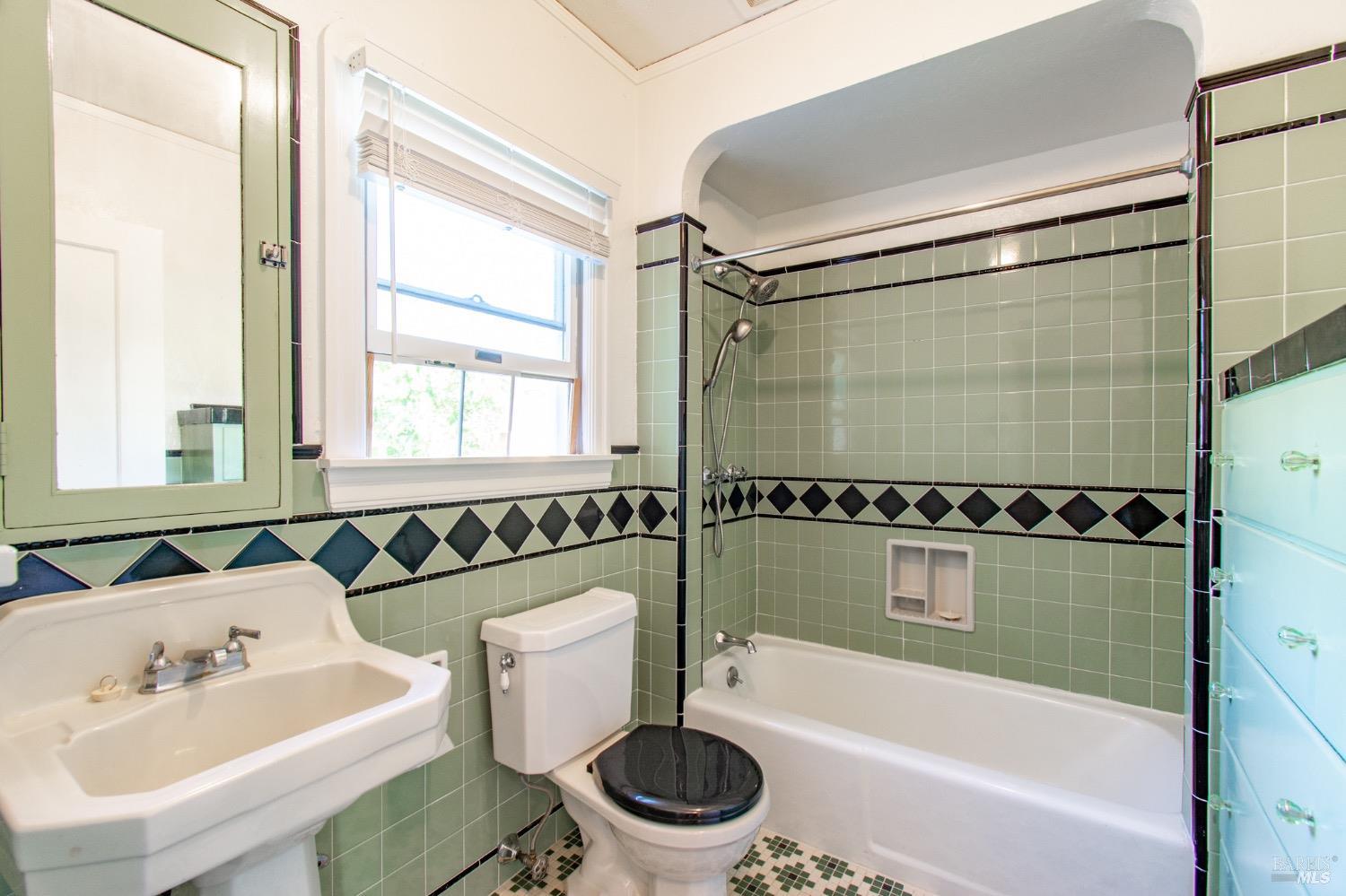 Detail Gallery Image 35 of 99 For 1124 Tuolumne St, Vallejo,  CA 94590 - 3 Beds | 2/1 Baths