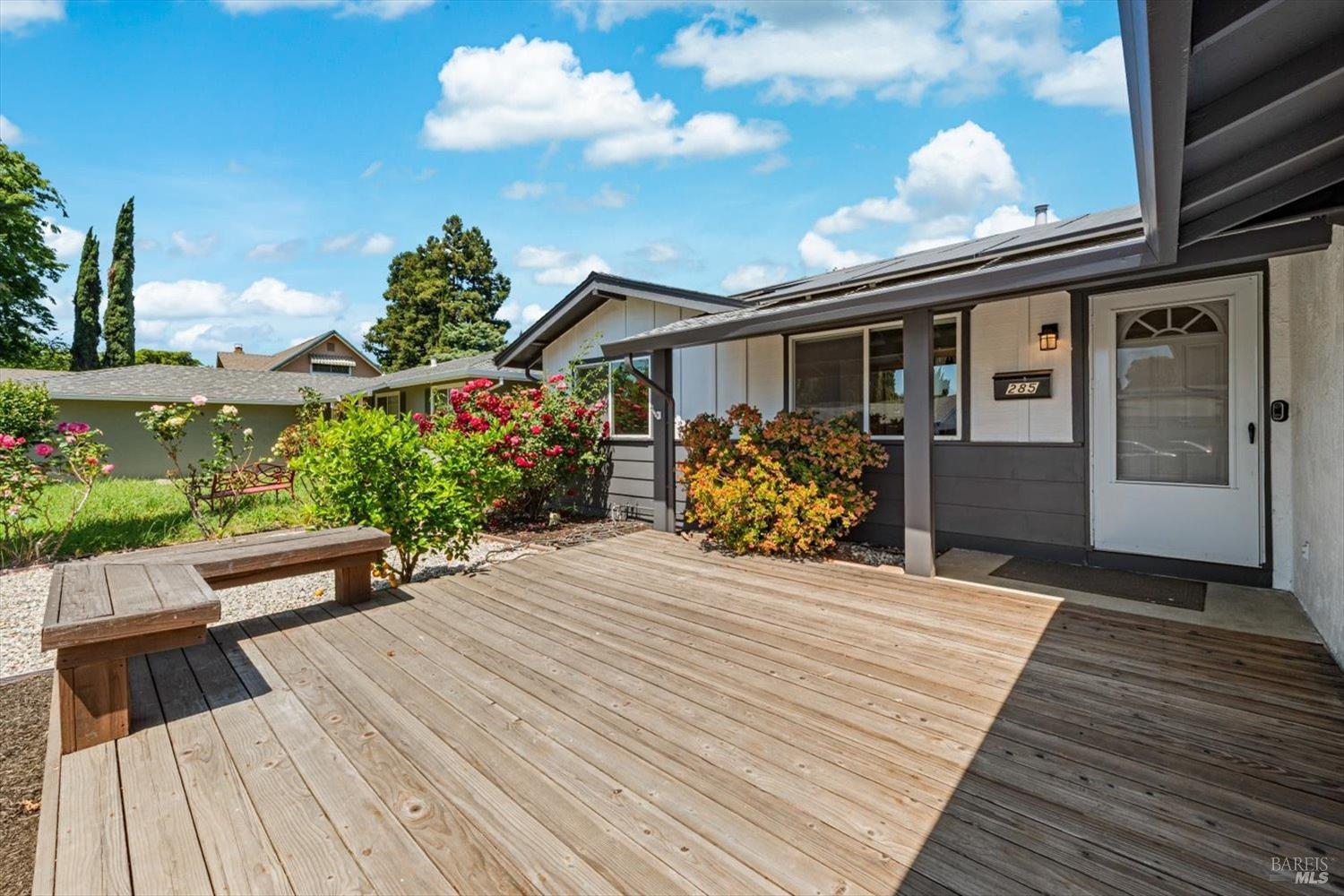 Detail Gallery Image 4 of 52 For 285 Cascade Dr, Vacaville,  CA 95687 - 5 Beds | 3 Baths
