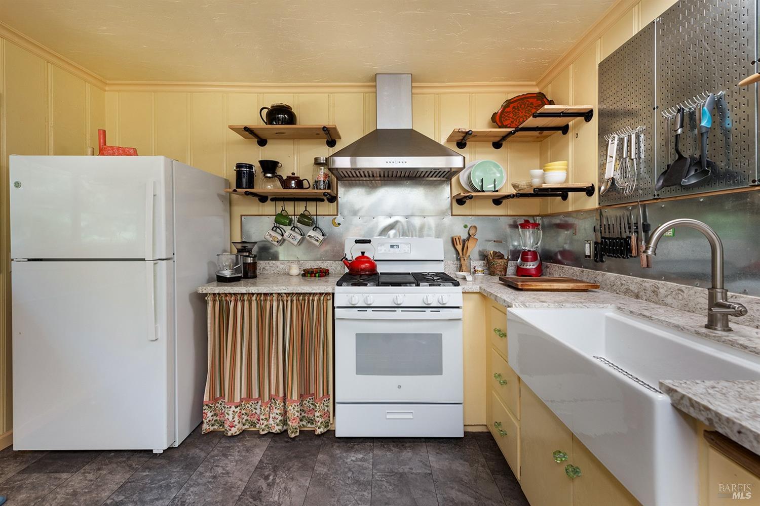 Detail Gallery Image 9 of 47 For 10 Wildwood Ln, Cazadero,  CA 95421 - 1 Beds | 1 Baths