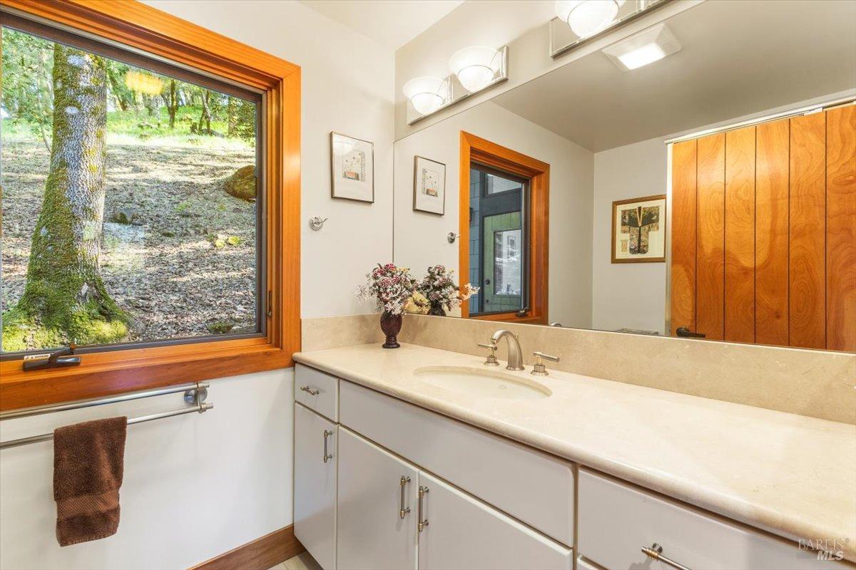 Detail Gallery Image 31 of 71 For 100 Zachary Ln, Santa Rosa,  CA 95404 - 3 Beds | 4 Baths