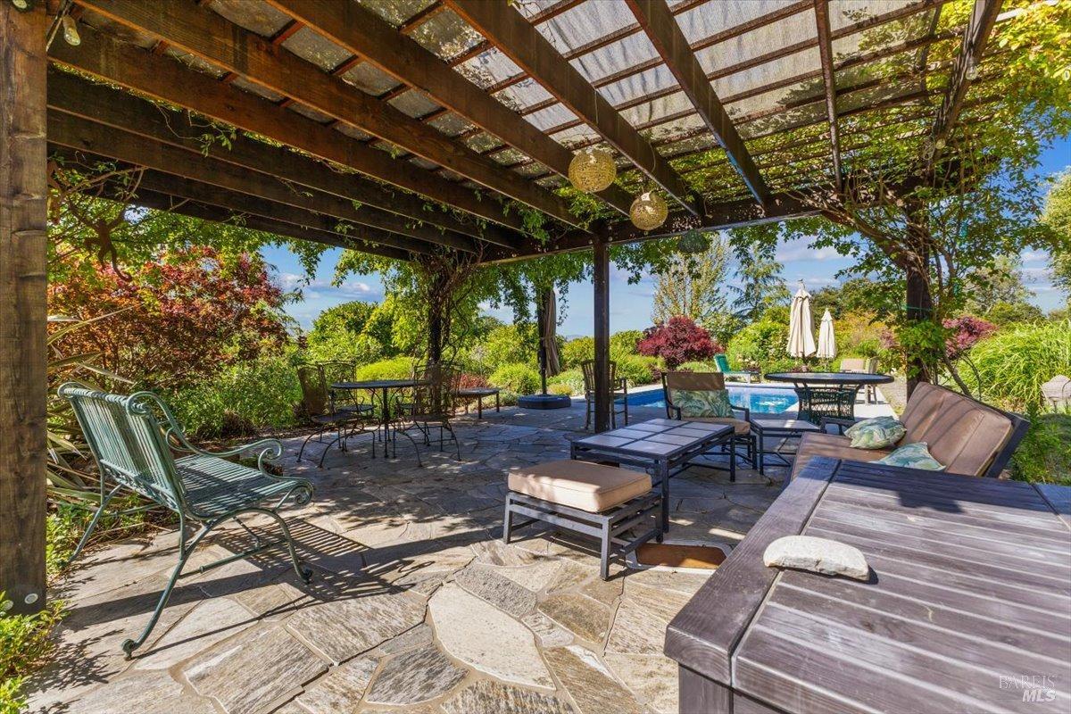 Detail Gallery Image 60 of 71 For 100 Zachary Ln, Santa Rosa,  CA 95404 - 3 Beds | 4 Baths