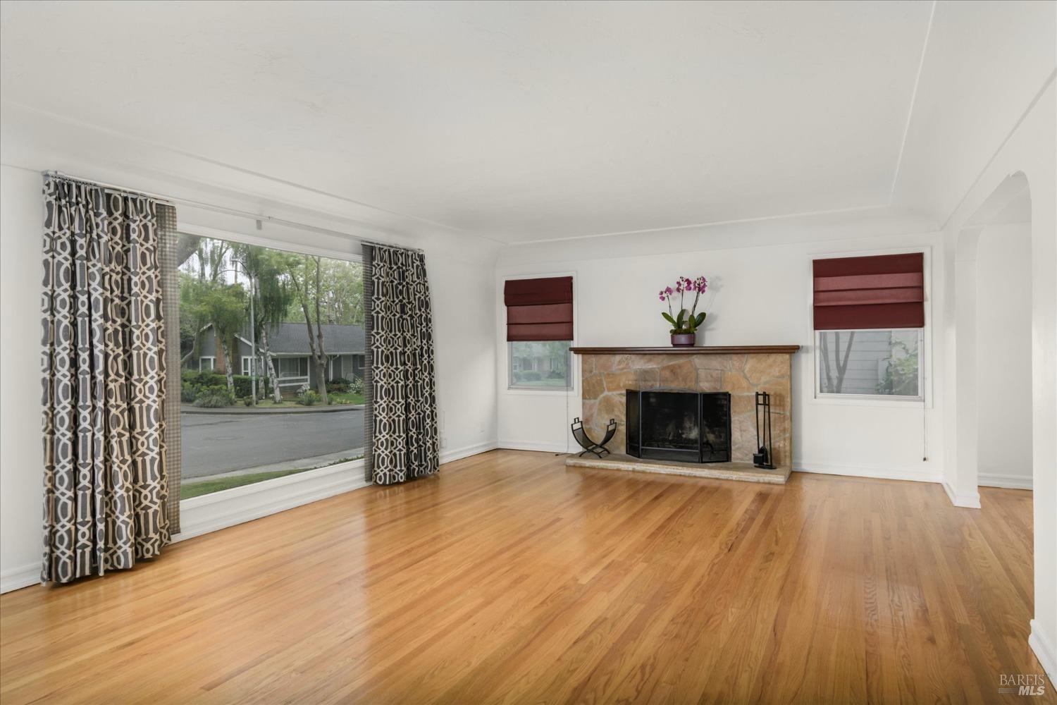 Detail Gallery Image 6 of 36 For 1361 Mariposa St, Vallejo,  CA 94590 - 3 Beds | 2 Baths