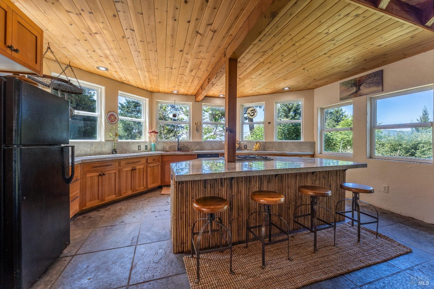 Detail Gallery Image 11 of 37 For 32211 Condor Rd, Willits,  CA 95490 - 4 Beds | 2/1 Baths