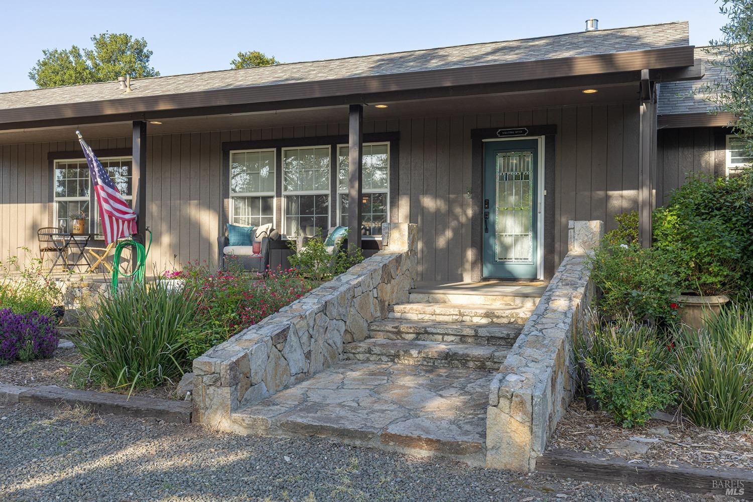 Detail Gallery Image 17 of 81 For 1040 Berry Ln, Napa,  CA 94558 - 2 Beds | 2/1 Baths