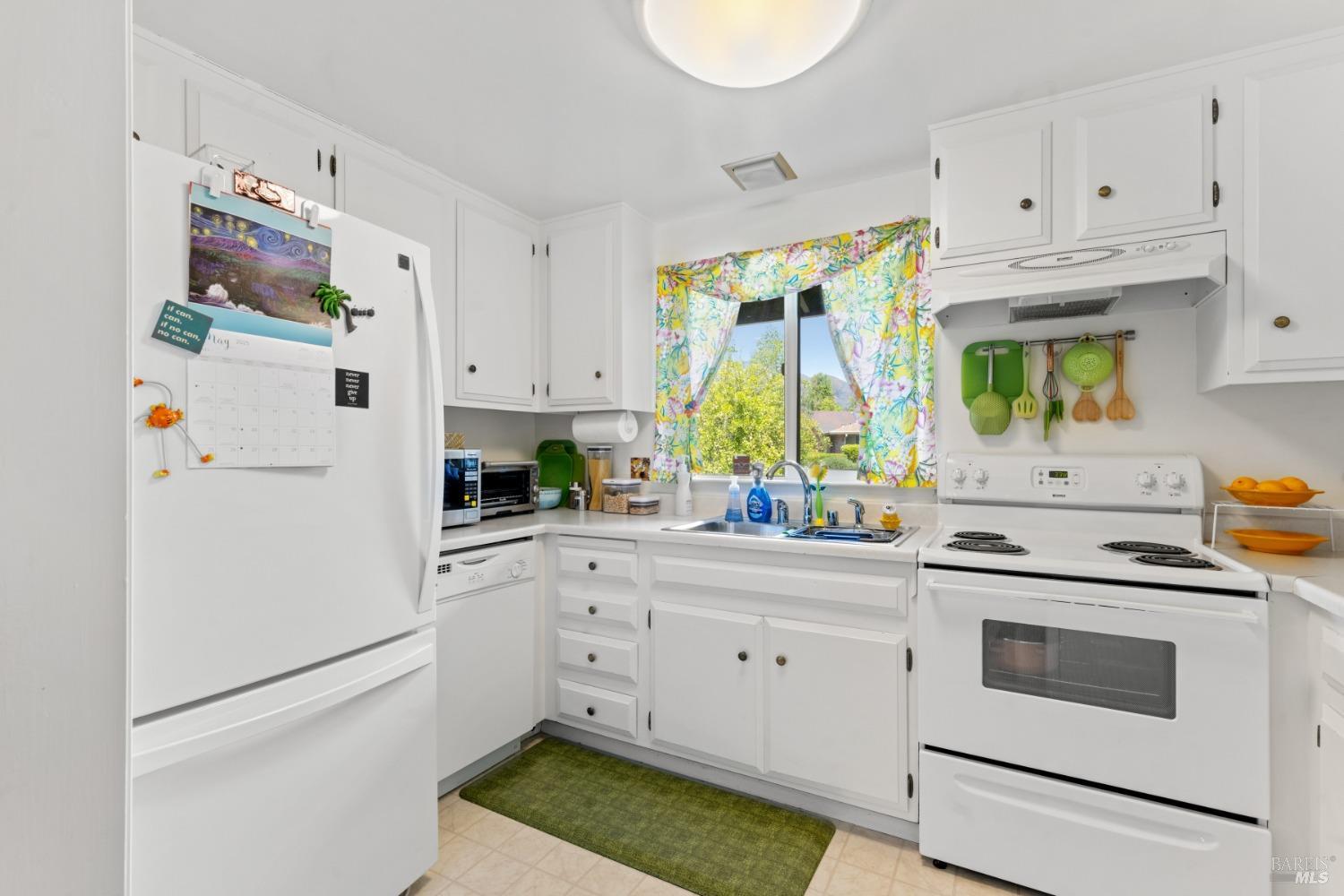 Detail Gallery Image 13 of 34 For 408 White Oak Dr, Santa Rosa,  CA 95409 - 2 Beds | 2 Baths
