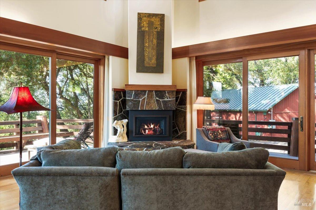 Detail Gallery Image 10 of 71 For 100 Zachary Ln, Santa Rosa,  CA 95404 - 3 Beds | 4 Baths