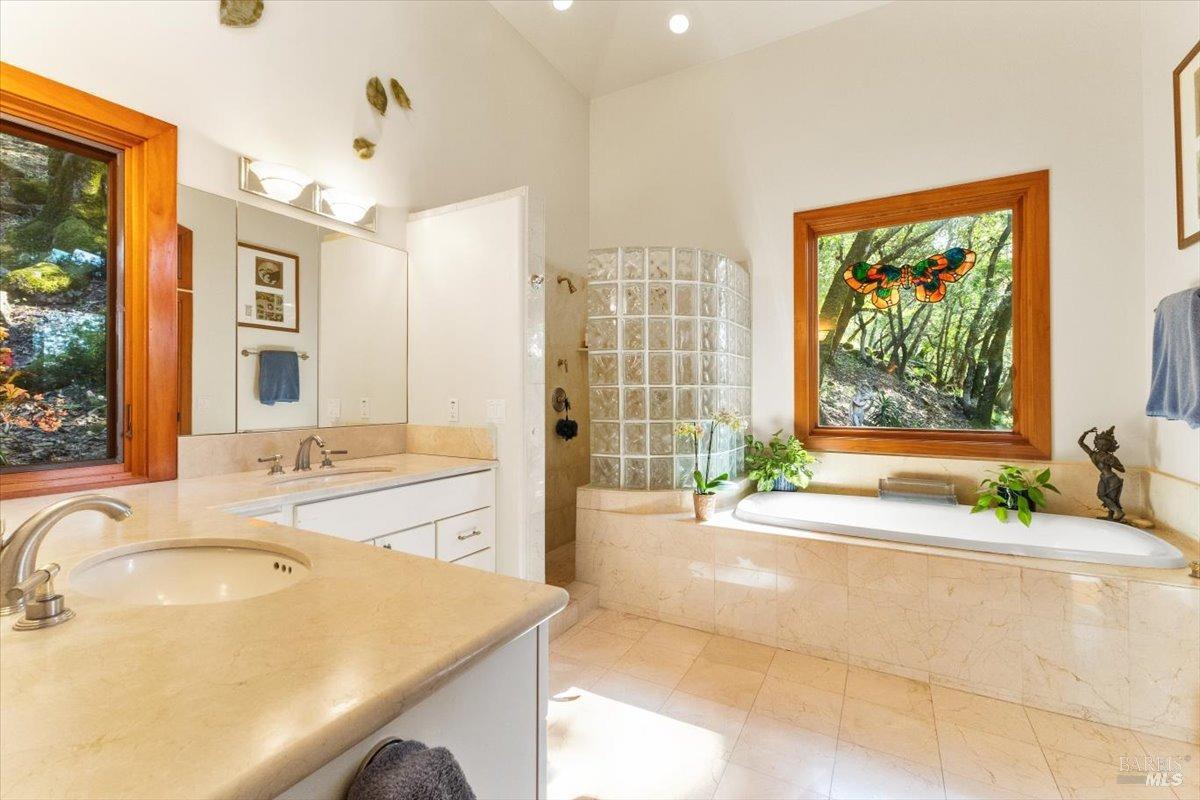 Detail Gallery Image 28 of 71 For 100 Zachary Ln, Santa Rosa,  CA 95404 - 3 Beds | 4 Baths