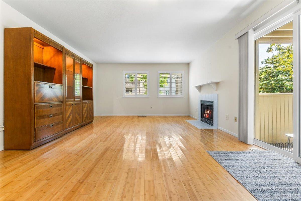 Detail Gallery Image 8 of 31 For 2579 Westberry Dr, Santa Rosa,  CA 95403 - 2 Beds | 2 Baths