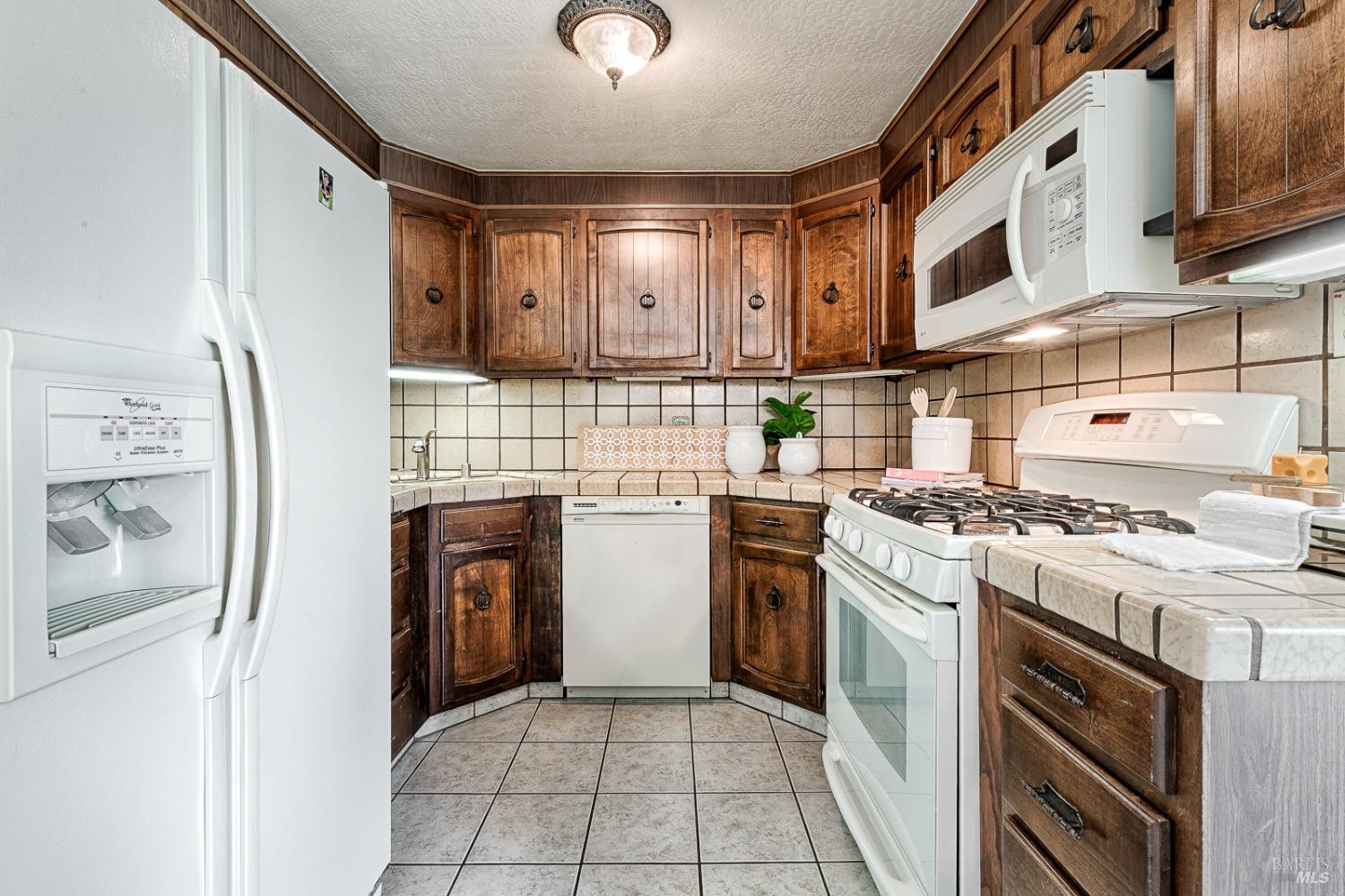 Detail Gallery Image 8 of 27 For 539 Badger St, Healdsburg,  CA 95448 - 3 Beds | 2 Baths